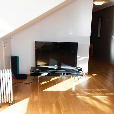 公寓 Cozy With Balcony In