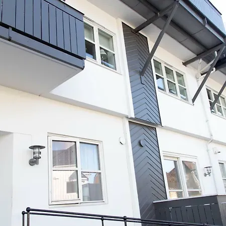 Cozy With Balcony In 公寓