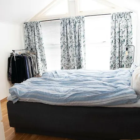 Cozy With Balcony In Apartment