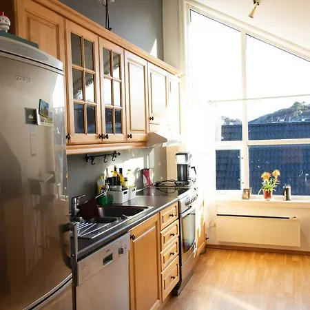 Cozy With Balcony In Apartment